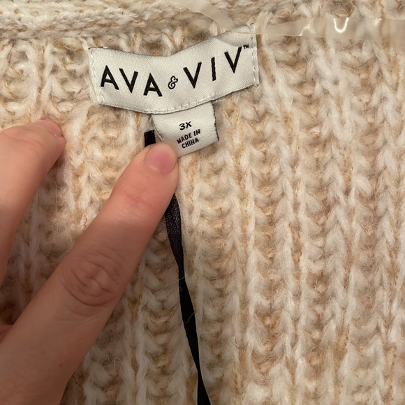 Women's Plus Size Cardigan - Ava & Viv - Picture 3 of 5